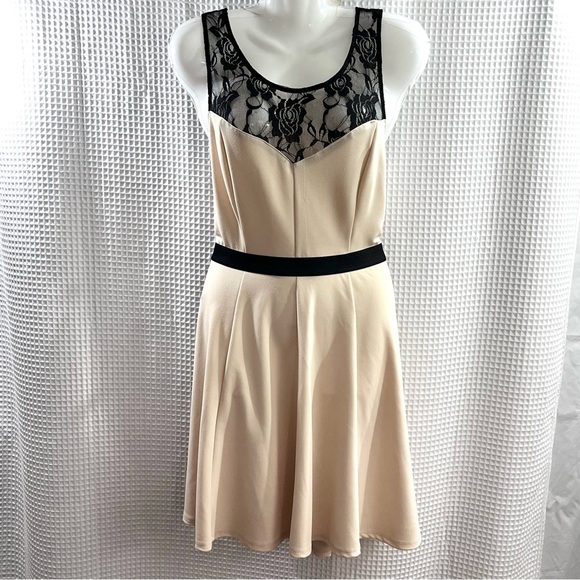 Material Girl Dresses & Skirts - Material Girl ladies Cream and Black Mini Dress size XL